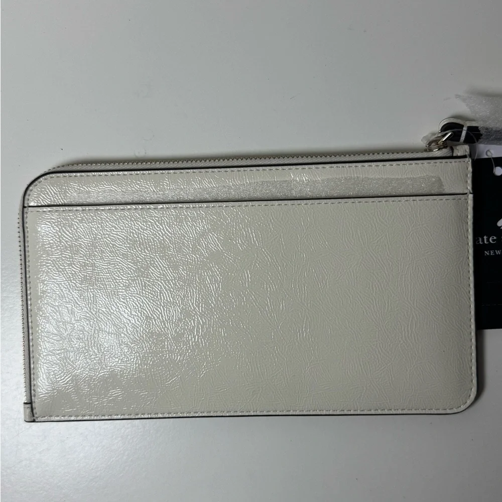 Kate spade Women’s Lucy Crinkle Patent Medium L-Zip Wristlet Meringue
